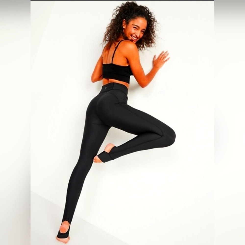 NWOT | Old Navy | Extra High-Rise PowerSoft Go-Dry Stirrup Leggings | M - Picture 2 of 11